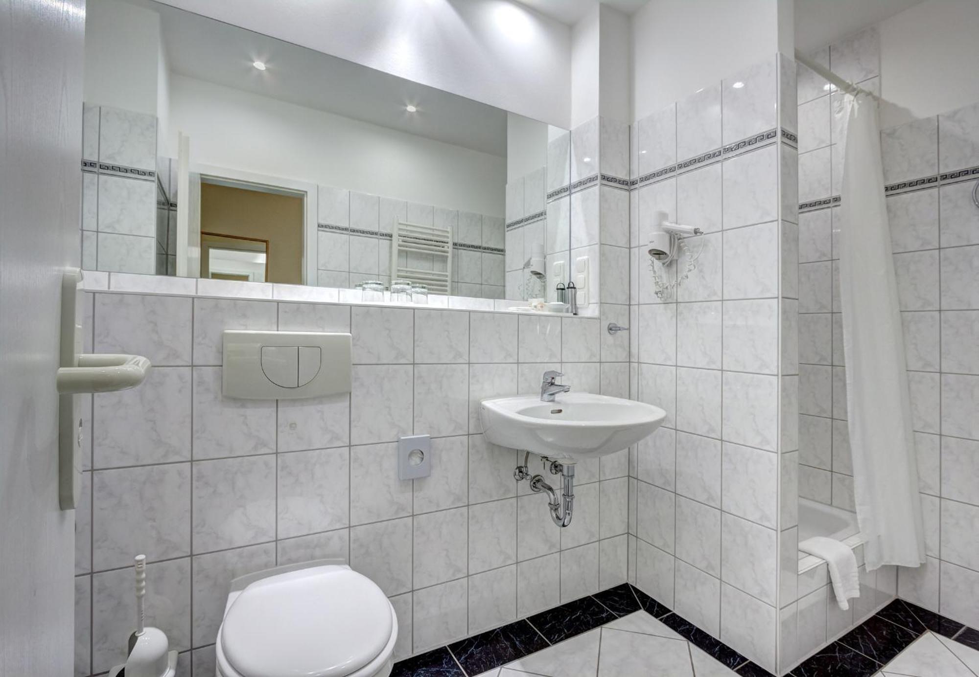 צינוביץ Haus Seeblick Hotel Garni & Ferienwohnungen חדר תמונה